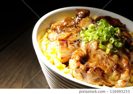 木治燒丼、烤雞肉串丼、親子丼 木治燒丼、烤雞肉串丼、親子丼 116993253