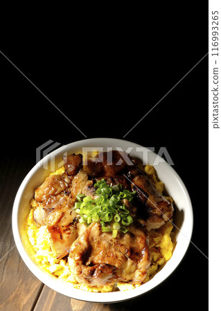木治燒丼、烤雞肉串丼、親子丼 116993265