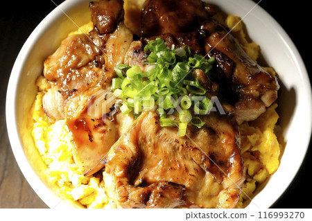 Grilled pheasant rice bowl, Yakitori rice bowl, Oyako rice bowl 116993270