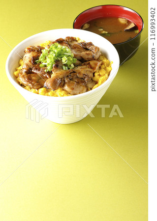 木治燒蓋飯、烤雞肉串蓋飯、親子蓋飯、味噌湯 木治燒蓋飯、烤雞肉串蓋飯、親子蓋飯、味噌湯 116993402