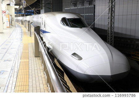 Tokyo Station 23:40, Tokaido Shinkansen platform Tokyo Station 23:40, Tokaido Shinkansen platform 116993786
