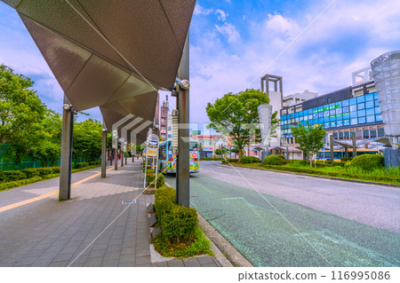 日本橫濱市容 JR橫濱線 東海市站 南口 站前巴士旋轉台等景觀=7月20日 116995086