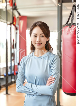 Image of a female gym instructor 116995682