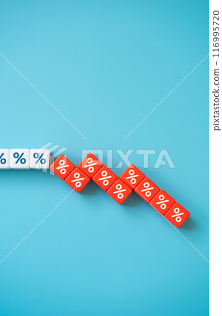 Falling interest rates. Harbinger of crisis. Economic decline. Reduction of the interest rate on the deposit, decrease in income. Debt burden, overdue payments. 116995720