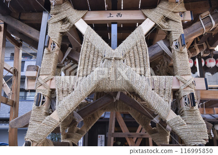 Gion Festival: Boat floats: Rope ties that can only be seen during the construction of the floats 1 116995850