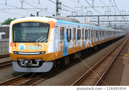 小田急 5000 型第 2 代 5055F Mokoron 橙色側 小田原側 小田急 5000 型第 2 代 5055F Mokoron 橙色側 小田原側 116995934