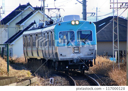 Jomo Electric Railway Series 700 running through the foothills of Mount Akagi 117000128