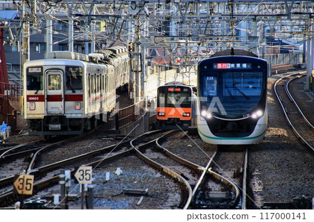 To Hikifune Station, which opened in 1909...Skytree Line and Hanzomon Line 117000141