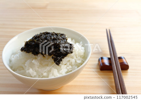 Handmade seaweed tsukudani served on rice 117002545