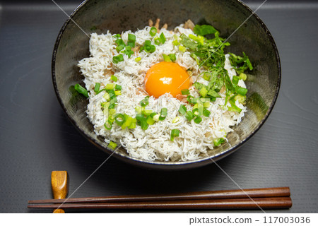 Japanese breakfast: dried baby sardine rice bowl 117003036