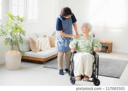 Elderly people and female caregivers 117003501