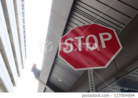 美國夏威夷的停車標誌 STOP 美國夏威夷的停車標誌 STOP 117004894
