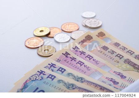 Japanese yen notes and coins Japanese yen notes and coins 117004924