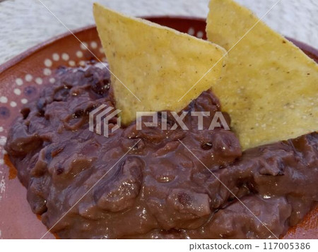 Mexican food: Frijoles served on a terracotta plate 117005386