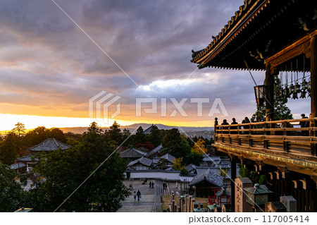 [奈良縣] 從東大寺二月堂看到的奈良日落 117005414