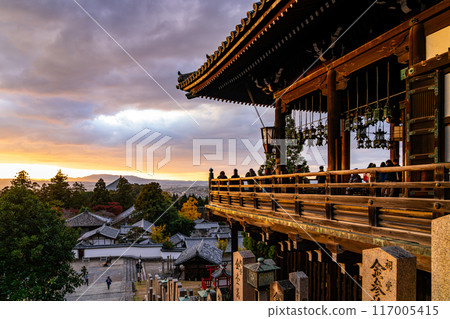 [奈良縣] 從東大寺二月堂看到的奈良日落 117005415