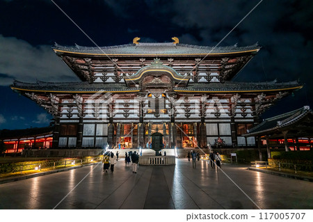 [Nara Prefecture] The illuminated Great Buddha Hall of Todaiji Temple 117005707