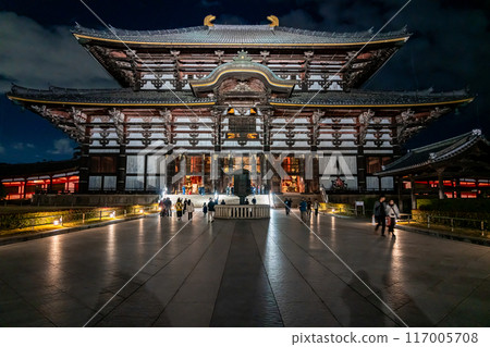 [Nara Prefecture] The illuminated Great Buddha Hall of Todaiji Temple 117005708