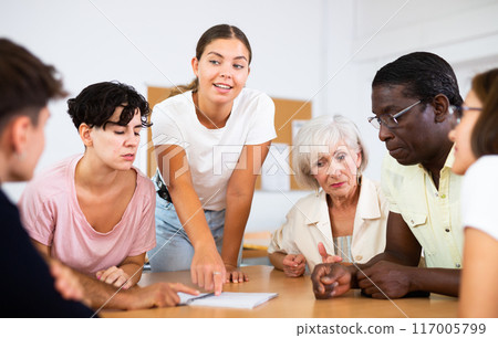 Diverse people on language courses in classroom 117005799