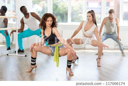 Group of men and women dancing in studio 117006174