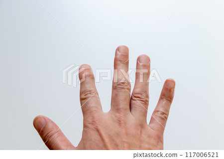 右手向前伸出 117006521