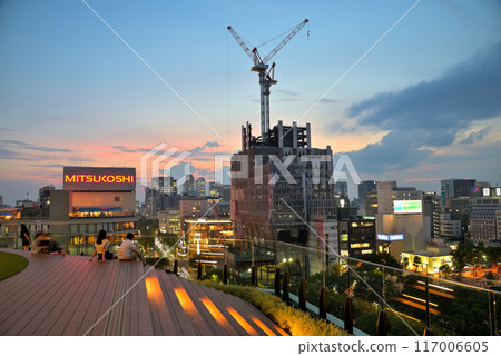 [Aichi Prefecture] Nagoya cityscape: Sakae cityscape at dusk as seen from the rooftop garden of the Chunichi Building 117006605