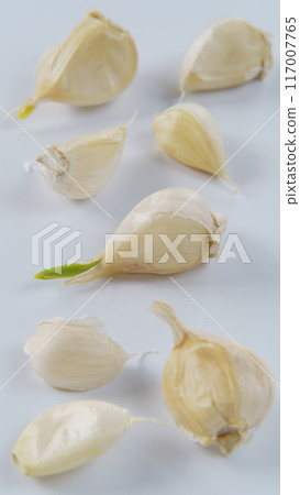 Garlic cloves Garlic cloves 117007765