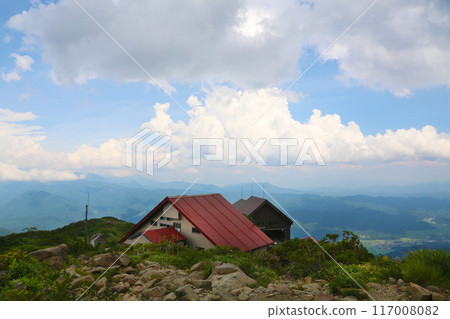 從北阿爾卑斯山看到的山間小屋和升降平台 117008082