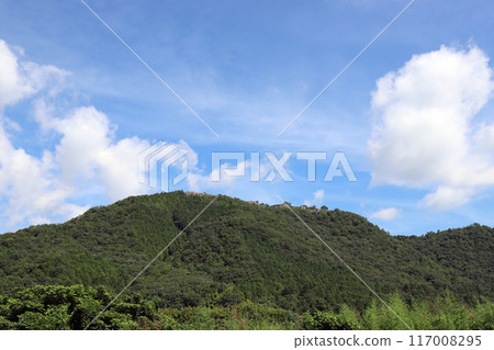 Distant view of Takeda Castle ruins (Asago City, Hyogo Prefecture) Distant view of Takeda Castle ruins (Asago City, Hyogo Prefecture) 117008295