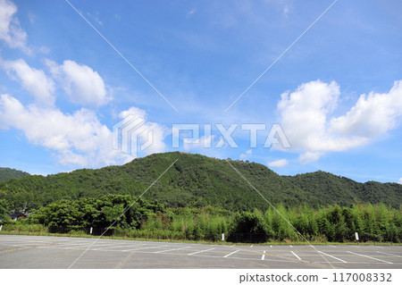 從觀光停車場B2可以看到竹田城遺址（兵庫縣朝來市） 117008332