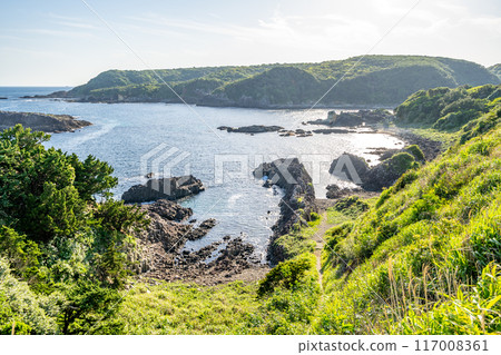 田原莊的柱狀節理：數百萬年前岩漿在地下冷卻凝固時收縮而形成的六角形巨石。 117008361