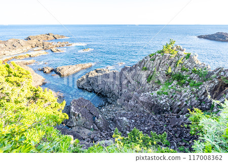 田原莊的柱狀節理：數百萬年前岩漿在地下冷卻凝固時收縮而形成的六角形巨石。 117008362