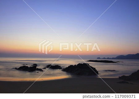 Early morning seascape Early morning seascape 117009371