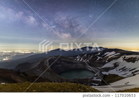 初夏的藏王大釜上空升起銀河 117010653