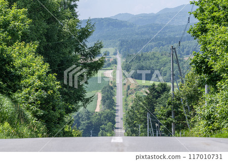 北海道上富良野町，上富良野八景，夏日雲霄飛車之路 117010731