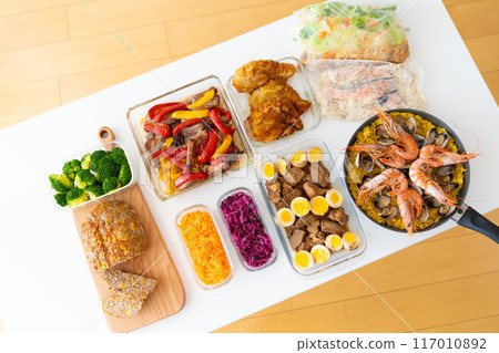 預先準備好的菜餚的俯視圖 117010892