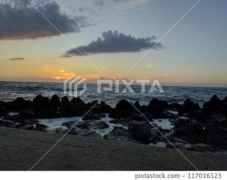 Golden hour at Cefalu, on the northern coast of Sicily, Italy. Sunset above the Tyrrhenian Sea 117016123