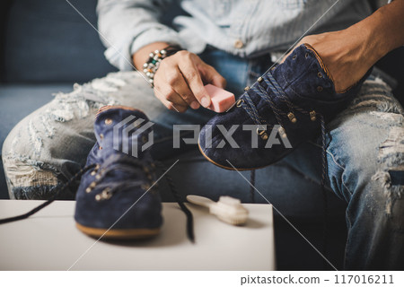 Cleaning the suede shoes. Cleaning the suede shoes. 117016211