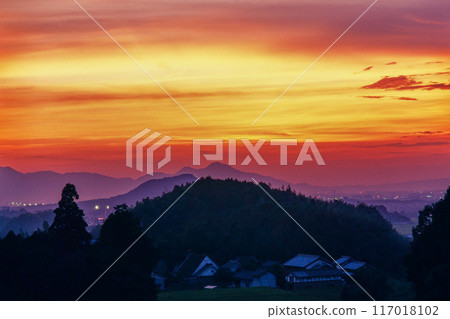 Velvia 135 數位化 櫻井市八里村高家的鮮紅色夕陽,二條山,雲美山 1993 Velvia 135 數位化 櫻井市八里村高家的鮮紅色夕陽,二條山,雲美山 1993 117018102
