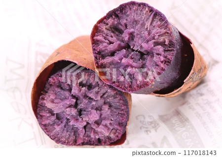 Roasted sweet potato, purple sweet potato, anthocyanin, Namegata, Ibaraki Prefecture, bright background Roasted sweet potato, purple sweet potato, anthocyanin, Namegata, Ibaraki Prefecture, bright background 117018143