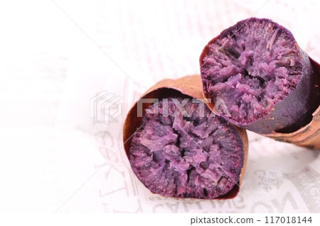 Roasted sweet potato, purple sweet potato, anthocyanin, Namegata, Ibaraki Prefecture, bright background Roasted sweet potato, purple sweet potato, anthocyanin, Namegata, Ibaraki Prefecture, bright background 117018144