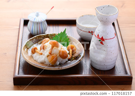 磨碎的滑子和清酒 117018157