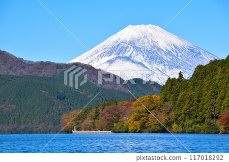 Autumn Hakone Mt. Fuji Lake Ashi 117018292