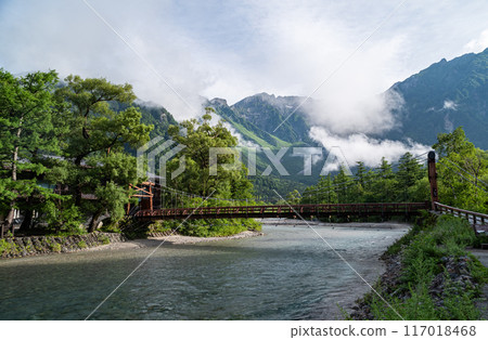 清涼夏日的上高地河童橋 117018468