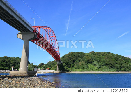 Kasado Bridge, Kudamatsu City, Yamaguchi Prefecture: A red bridge spanning Kasado Island Kasado Bridge, Kudamatsu City, Yamaguchi Prefecture: A red bridge spanning Kasado Island 117018762