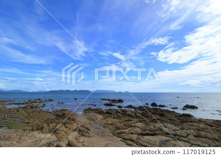 Coastal scenery: Calm waters of the Seto Inland Sea Coastal scenery: Calm waters of the Seto Inland Sea 117019125