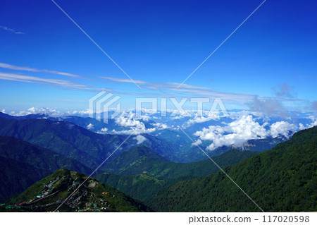Clear Weather of Silk Route Sikkim With Sky Line view of Himalayan Range 117020598