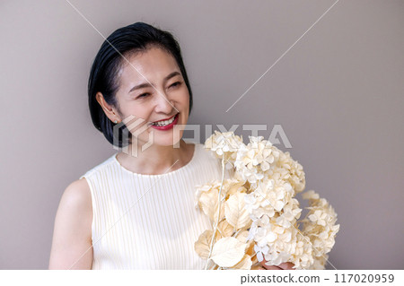 有花的資深婦女 有花的資深婦女 117020959