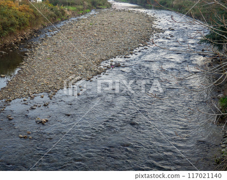 A shallow fast river. Stream with shallows. Fast river in the city. 117021140