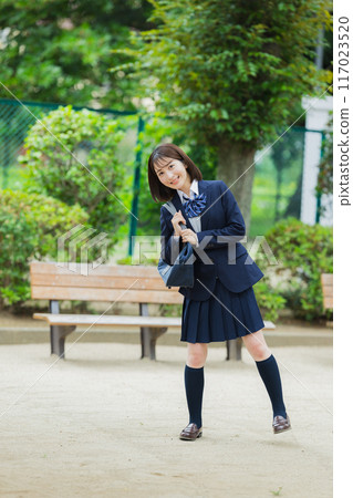 公園裡的高中女孩 公園裡的高中女孩 117023520